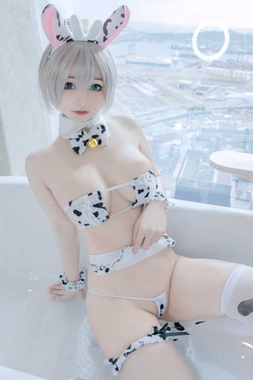 KitKat Cosplay Uzaki Cow Maid