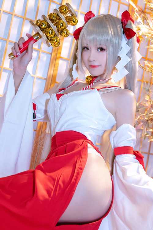 Cosplay 可畏巫女 miko酱