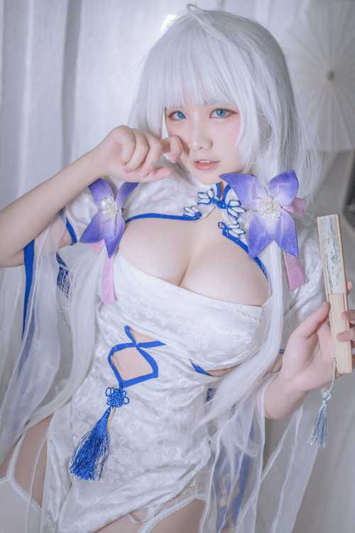 Cosplay 阿半今天很开心 光辉四散